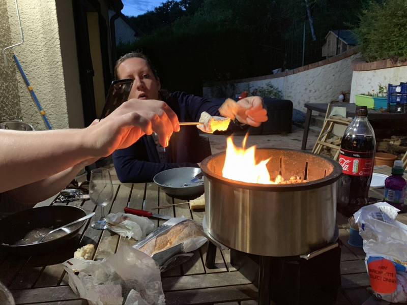 Marshmallows for a lovely evening with the QAÏTO Camping