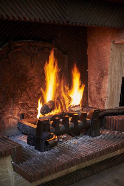 Nice flame with heat efficiency guaranteed by EQUATAIR for open fire places