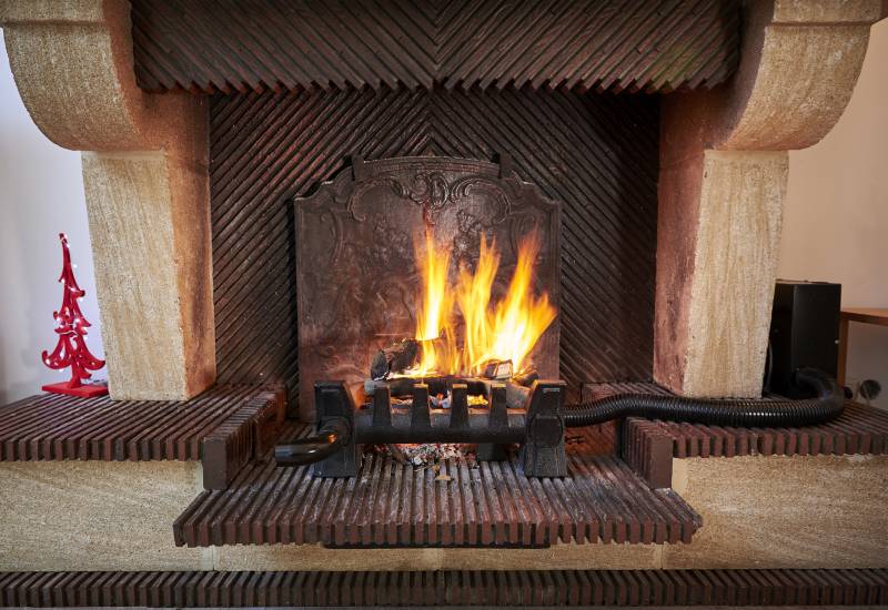 Heat recovery system EQUATAIR Turbo for an open chimney or fire place providing up to 7 kWatt calories
