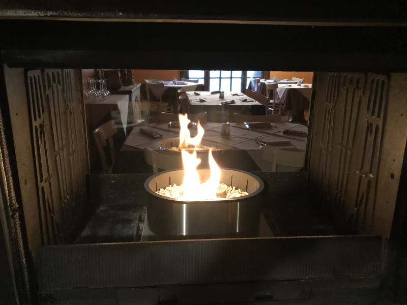 Q30 in a 2 open window chimney in arestaurant in Italy