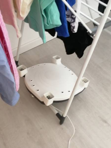 Tumble dryer positioned under a drying rack in Alsace