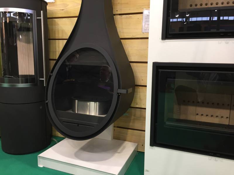 QAÏTO Q30 on display at a trade show