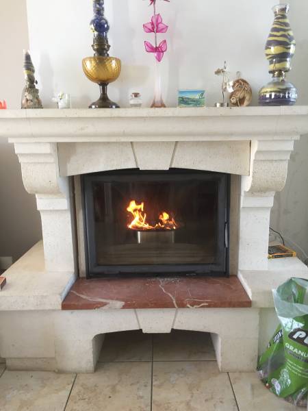 QAÏTO Q30 in a fireplace with insert