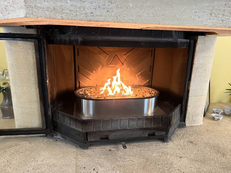 QAÏTO Q50 in action in a VERY large fire place with insert
