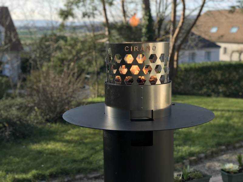 The CIRANO brazier table for friendly outdoor use
