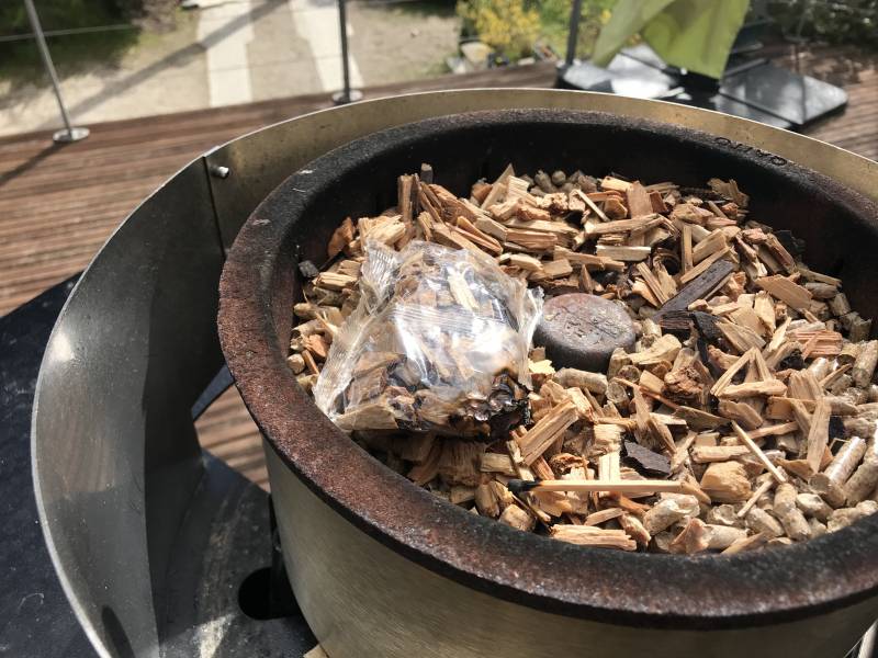 A transparent paper sachet to place on the pellets in the brazier