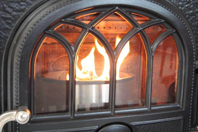 View of a Q10 pellet burner through the glass of a GODIN stove
