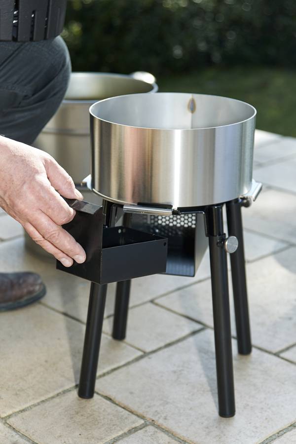 Installation of the sleeve and ashtray