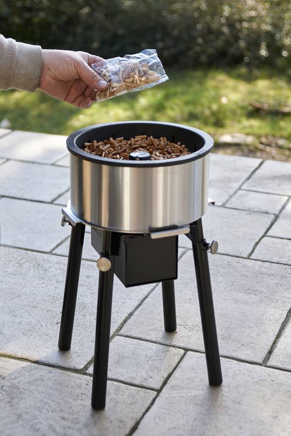 How much pellet supply do you need for heating or outdoor cooking ?