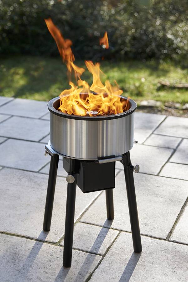 The grill is ready to receive the plancha