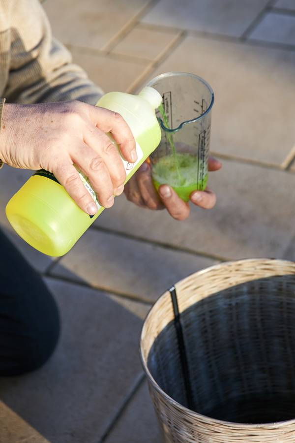 9 cl of DECAP GRAISS for 5 liters of water