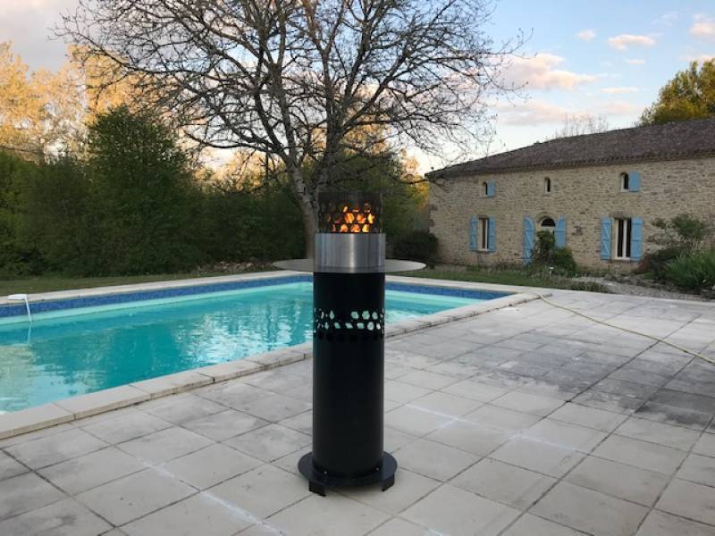 The CIRANO brazier close to your swimming pool