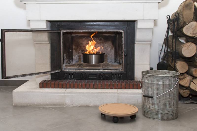 The QAÏTO in a fireplace with insert is a simple and effective additional heating